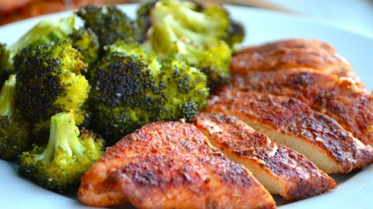 Chicken breast with broccoli, suitable for a 6-leaf diet